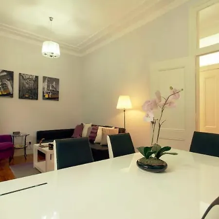 Charm Homes Historic Balcony & Art *