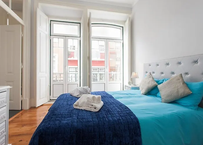 Апартаменты Charm Homes Historic Balcony & Art *