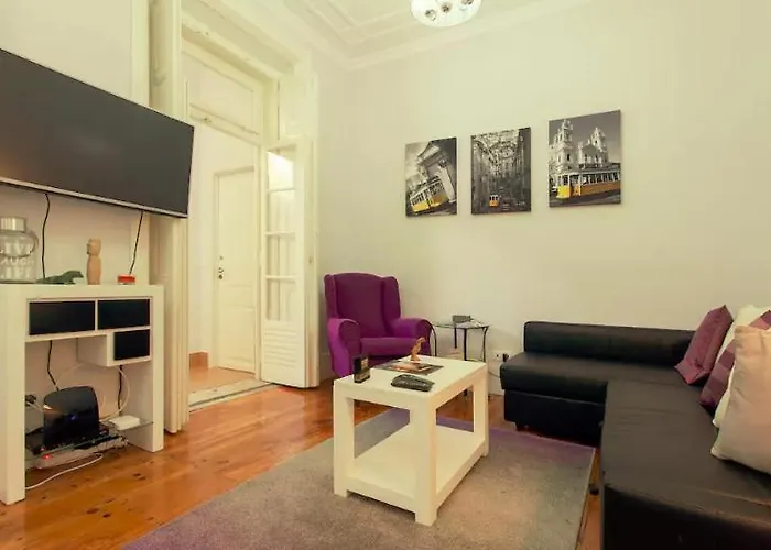 Charm Homes Historic Balcony & Art ליסבון