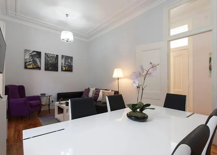 Charm Homes Historic Balcony & Art ליסבון